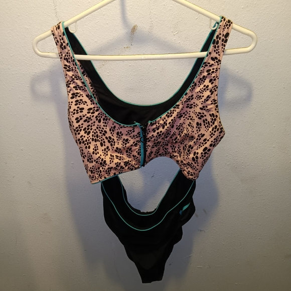 EUC Nike Party Dots Womens Cutout One Piece Swimsuit Size L - Picture 2 of 5